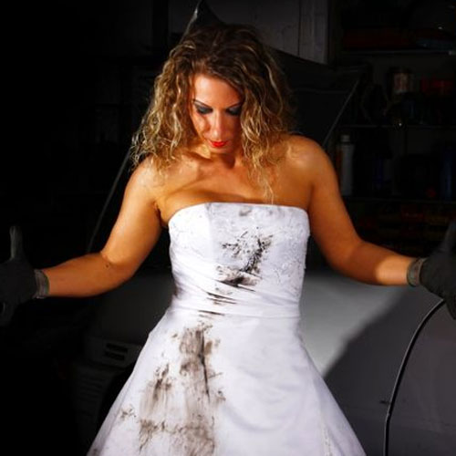 Пятна на свадебном платье. Что делать?